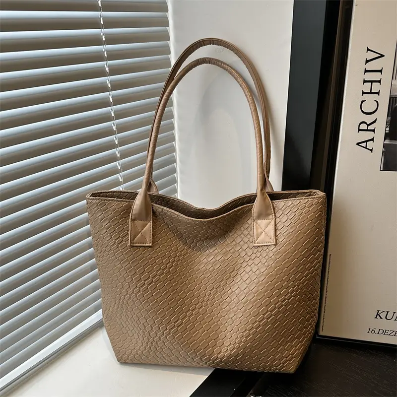 Women Woven Shoulder Bag Large Capacity Brown - Image 4