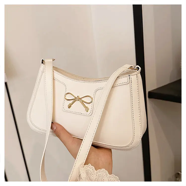 2024 Winter Bow Zipper Shoulder Bag Black — feature 30
