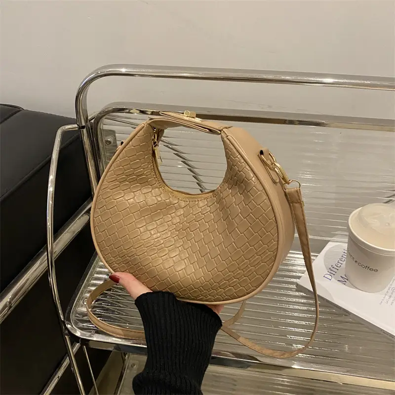 Vintage Women's Woven Shoulder Bag Brown 2024 - Image 7