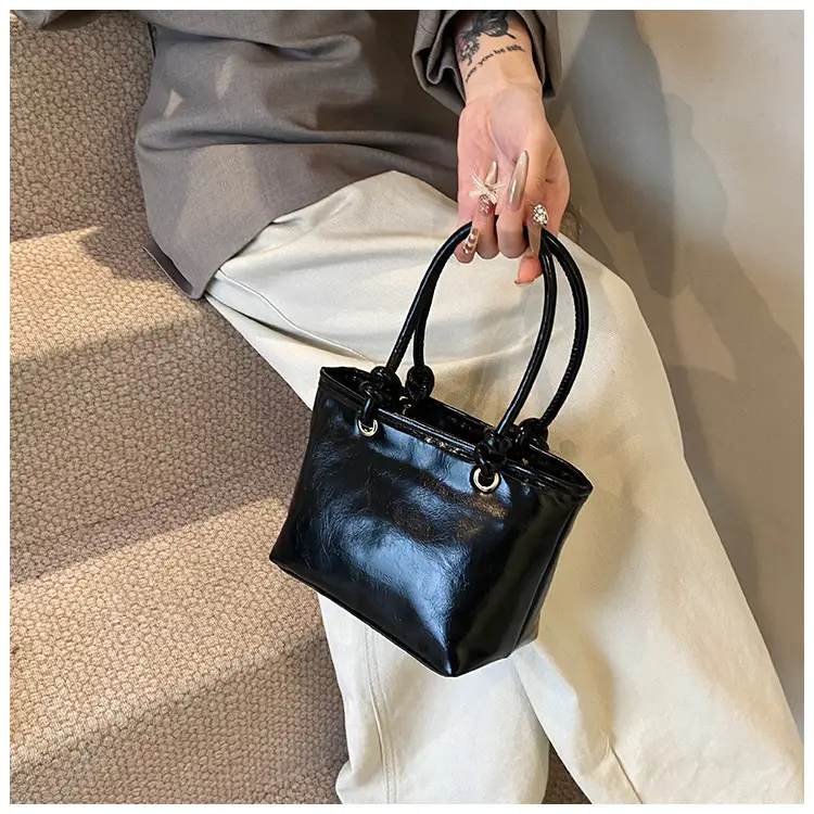 Retro Textured Brown Shoulder Bag 2024 Winter New — feature 12