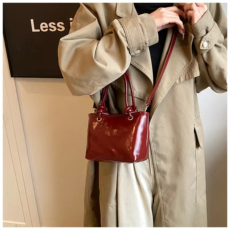 Retro Textured Brown Shoulder Bag 2024 Winter New — feature 13