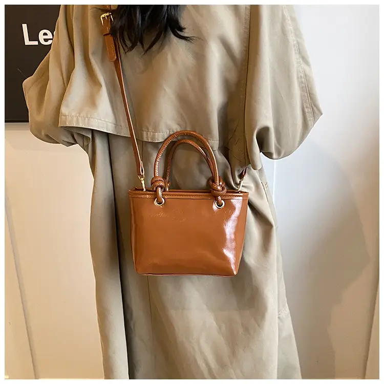 Retro Textured Brown Shoulder Bag 2024 Winter New — feature 16