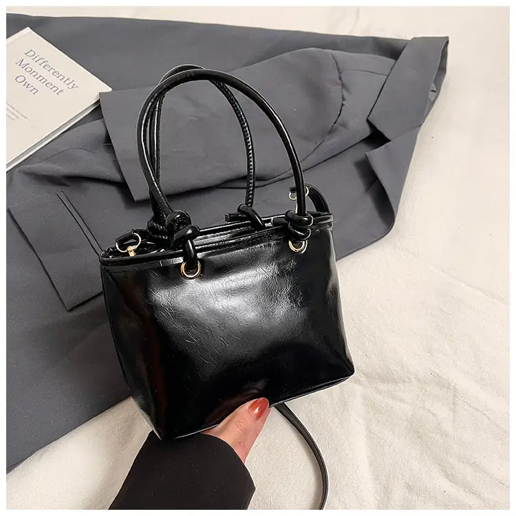 Retro Textured Brown Shoulder Bag 2024 Winter New — feature 19