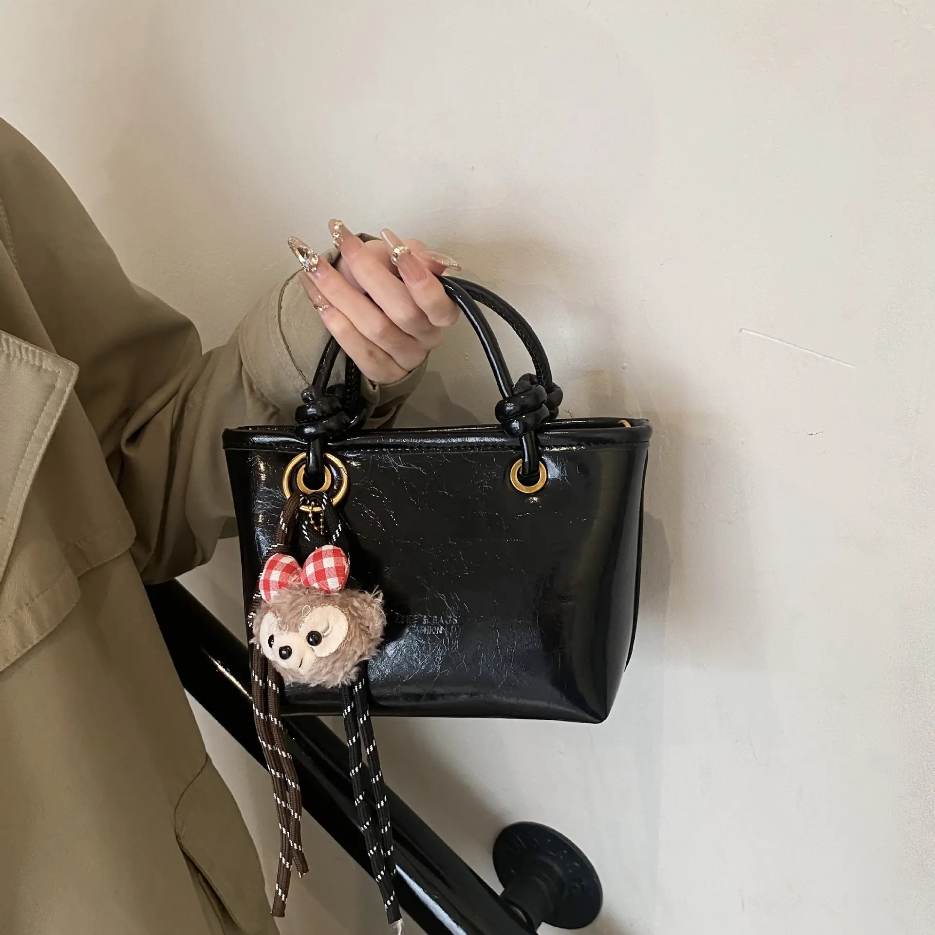 Women's Retro Niche Shoulder Bag Brown Large Capacity - Image 7