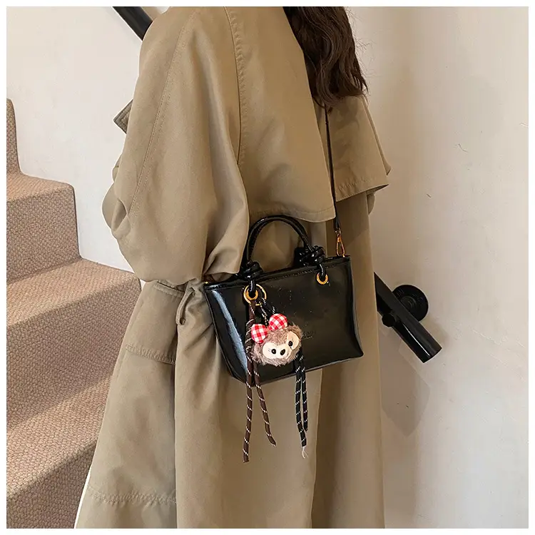 Women's Retro Niche Shoulder Bag Brown Large Capacity — feature 10