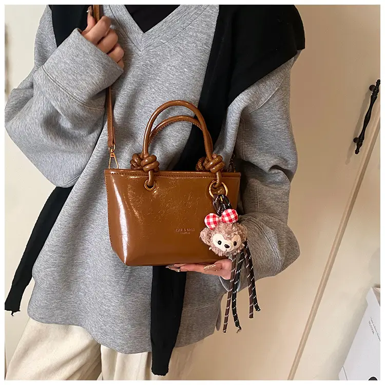 Women's Retro Niche Shoulder Bag Brown Large Capacity — feature 12