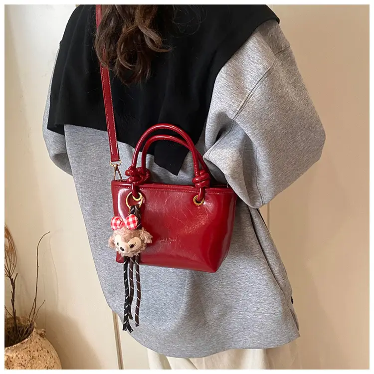 Women's Retro Niche Shoulder Bag Brown Large Capacity — feature 15