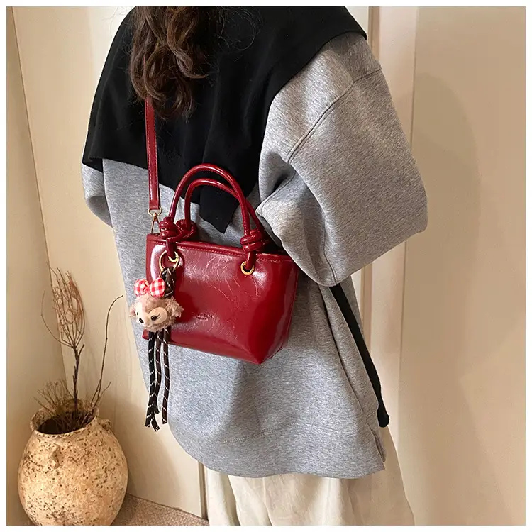 Women's Retro Niche Shoulder Bag Brown Large Capacity — feature 16