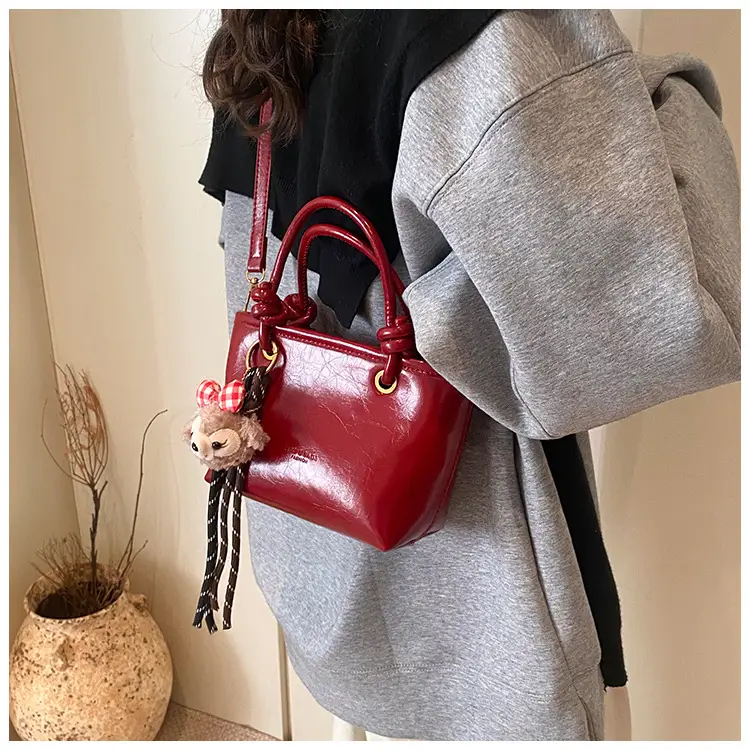 Women's Retro Niche Shoulder Bag Brown Large Capacity — feature 17