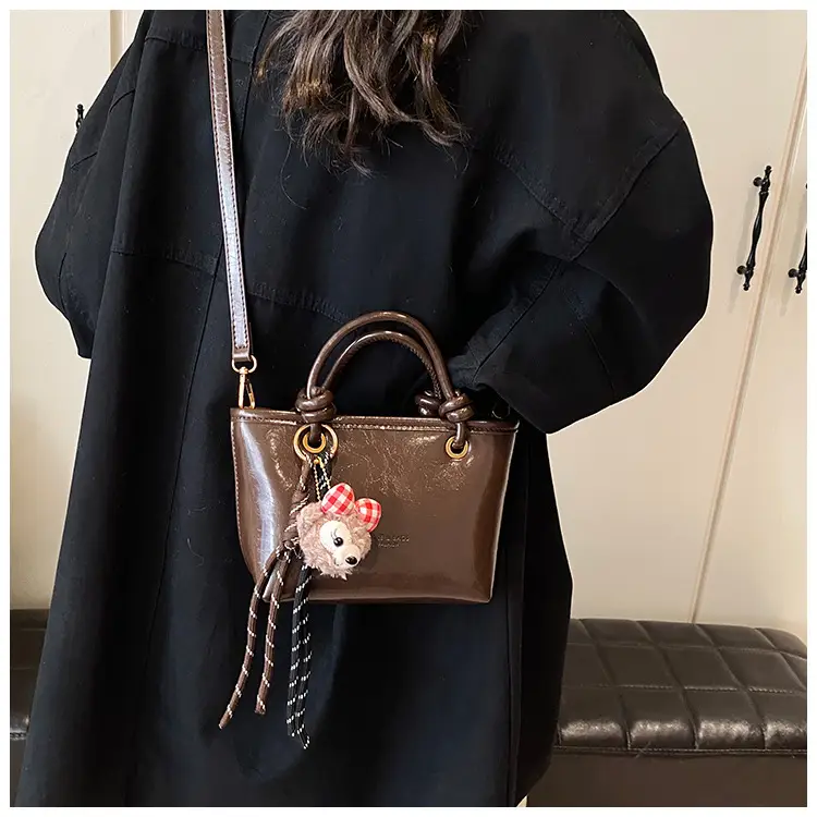 Women's Retro Niche Shoulder Bag Brown Large Capacity — feature 20