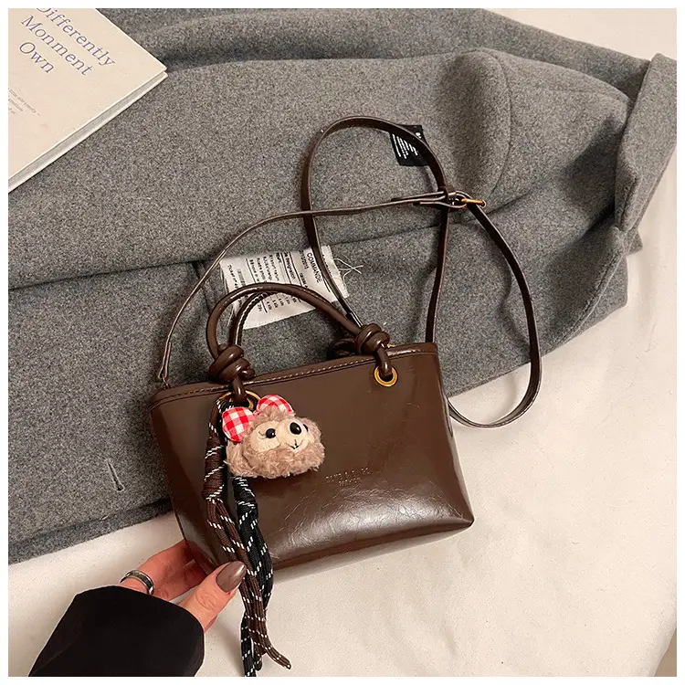 Women's Retro Niche Shoulder Bag Brown Large Capacity — feature 22