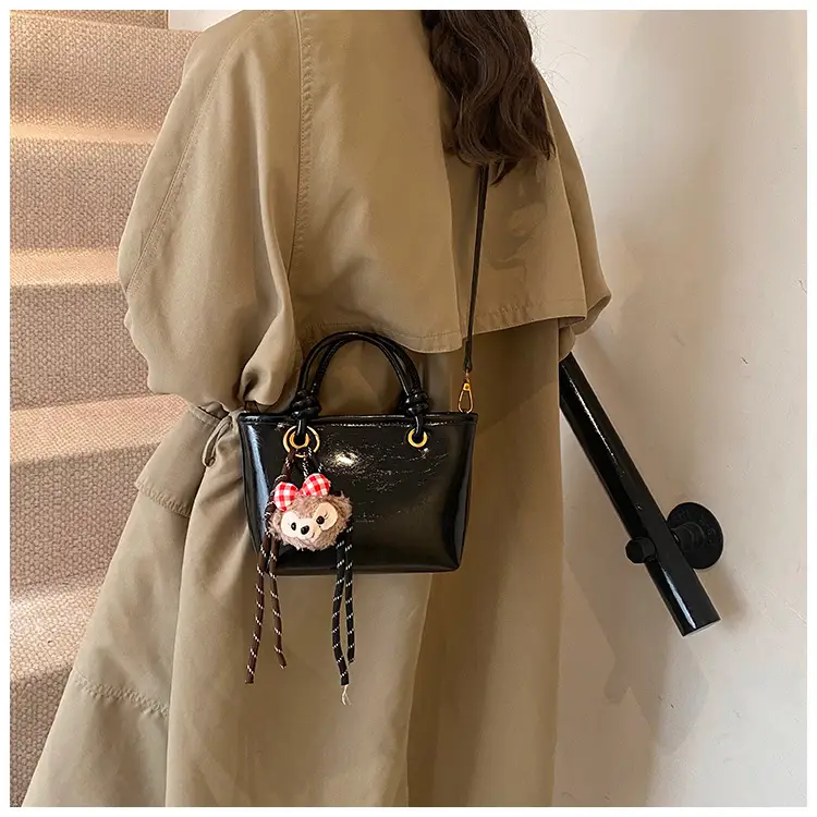 Women's Retro Niche Shoulder Bag Brown Large Capacity — feature 9