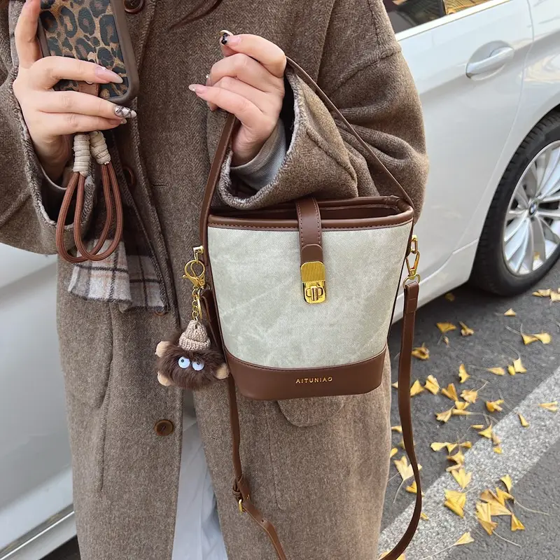 Women's High-end Canvas Shoulder Bag with Gold Clasp