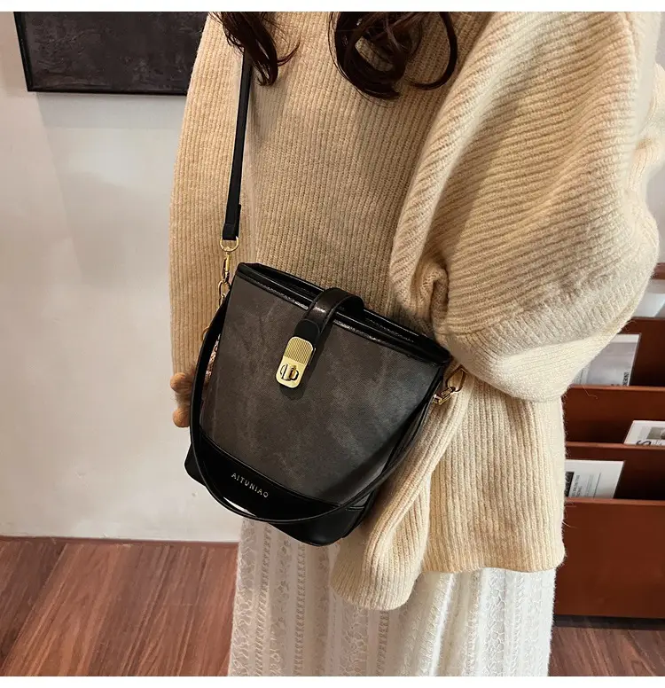 Women's High-end Canvas Shoulder Bag with Gold Clasp — feature 24