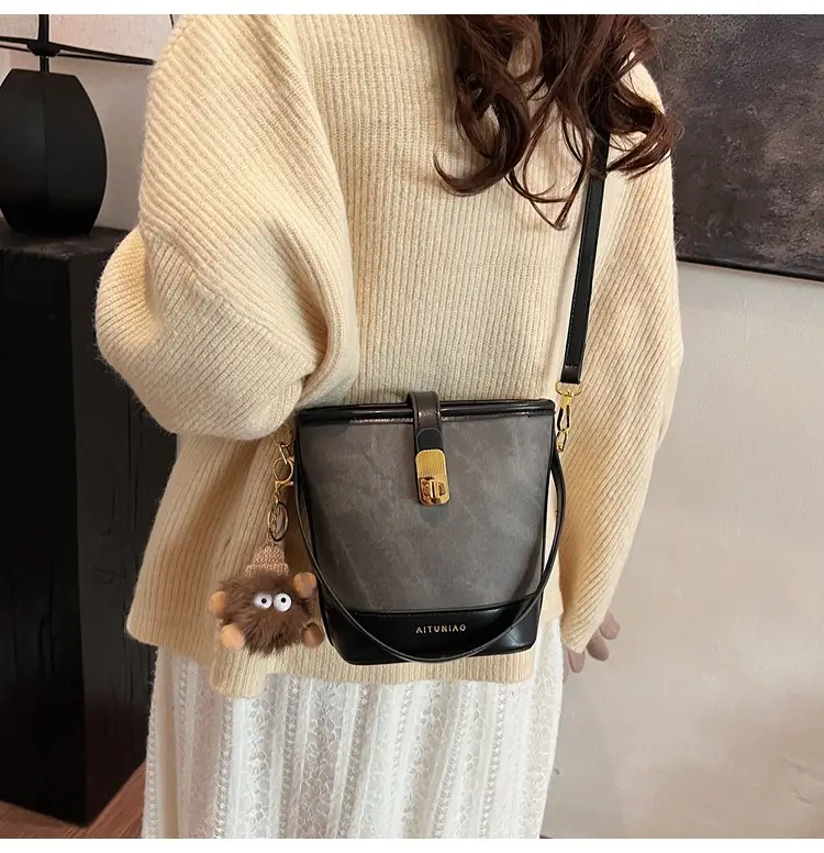 Women's High-end Canvas Shoulder Bag with Gold Clasp — feature 25