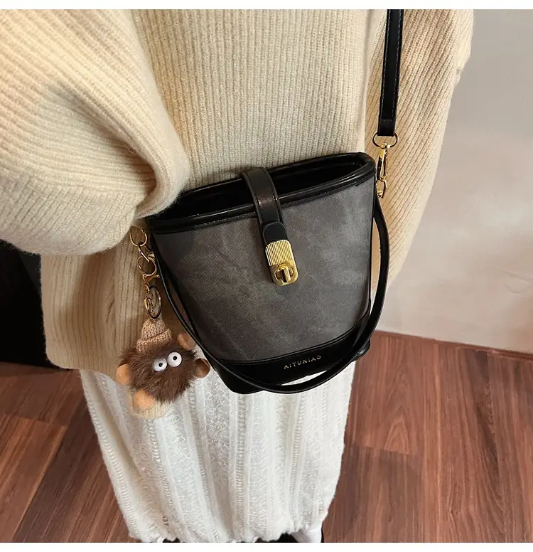 Women's High-end Canvas Shoulder Bag with Gold Clasp — feature 26