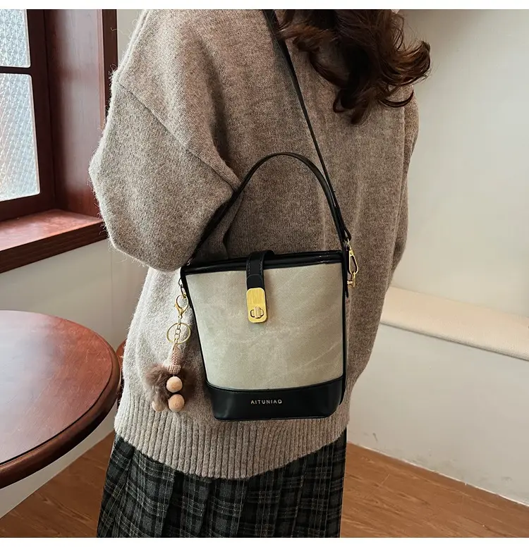Women's High-end Canvas Shoulder Bag with Gold Clasp — feature 34