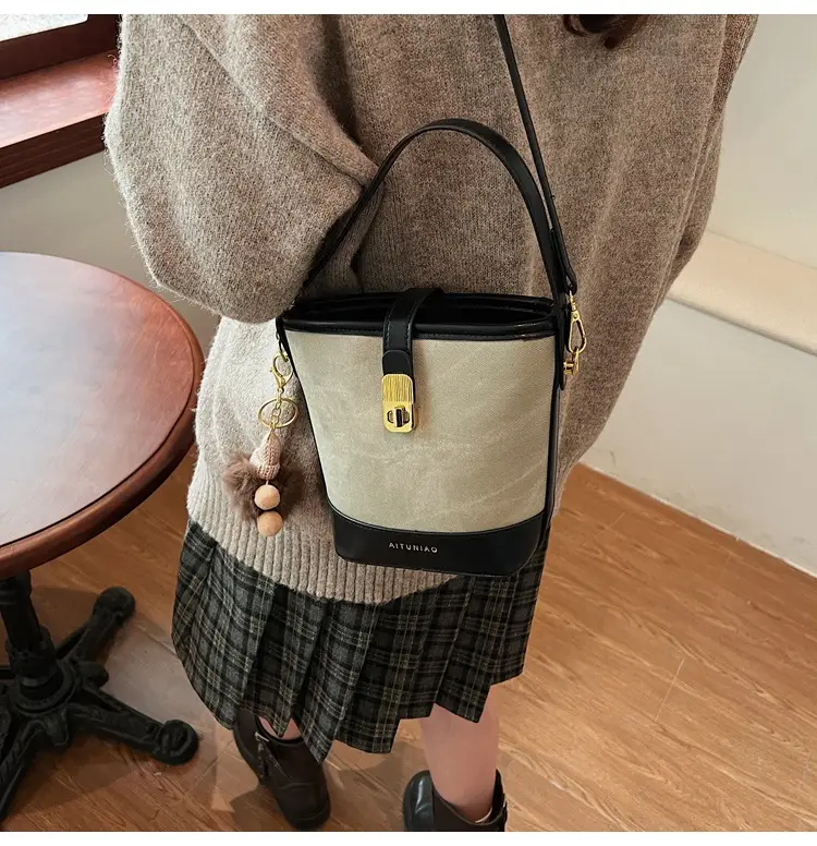 Women's High-end Canvas Shoulder Bag with Gold Clasp — feature 35