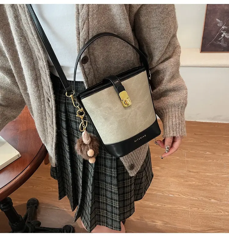 Women's High-end Canvas Shoulder Bag with Gold Clasp — feature 36