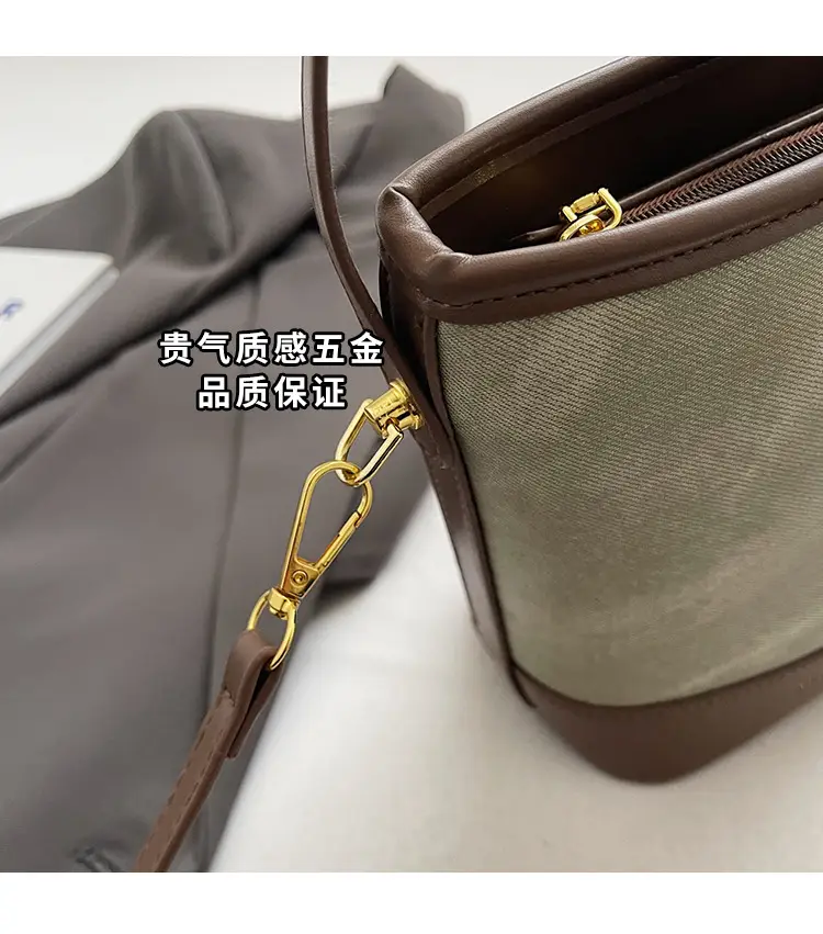 Women's High-end Canvas Shoulder Bag with Gold Clasp — feature 5