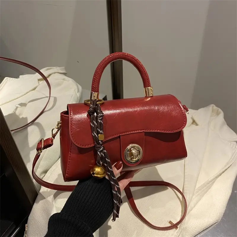 Women's Green Square Shoulder Bag with Chain Strap - Image 10