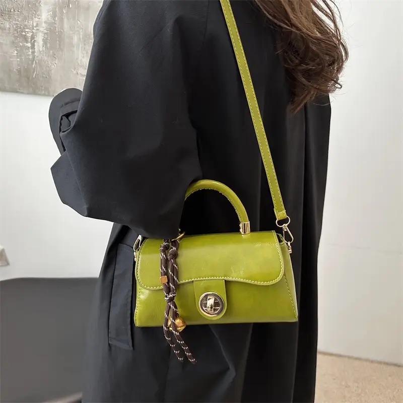 Women's Green Square Shoulder Bag with Chain Strap - Image 11