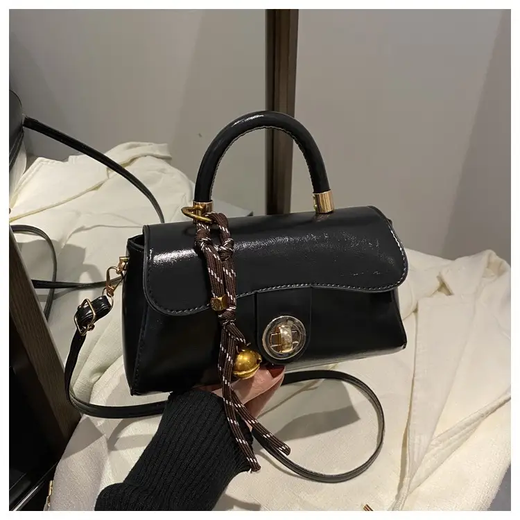 Women's Green Square Shoulder Bag with Chain Strap — feature 10