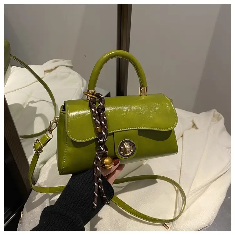 Women's Green Square Shoulder Bag with Chain Strap — feature 11