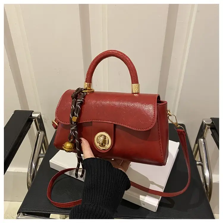 Women's Green Square Shoulder Bag with Chain Strap — feature 13