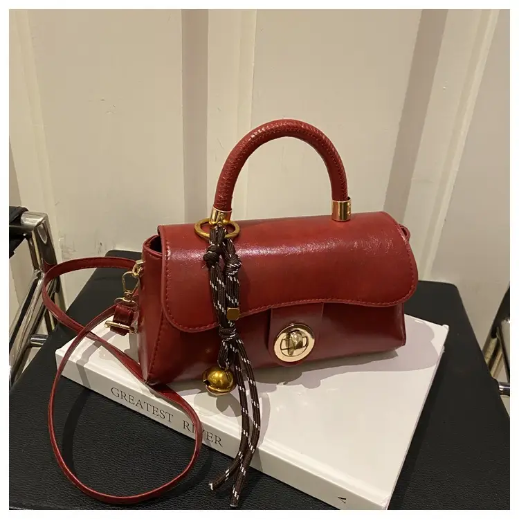 Women's Green Square Shoulder Bag with Chain Strap — feature 14