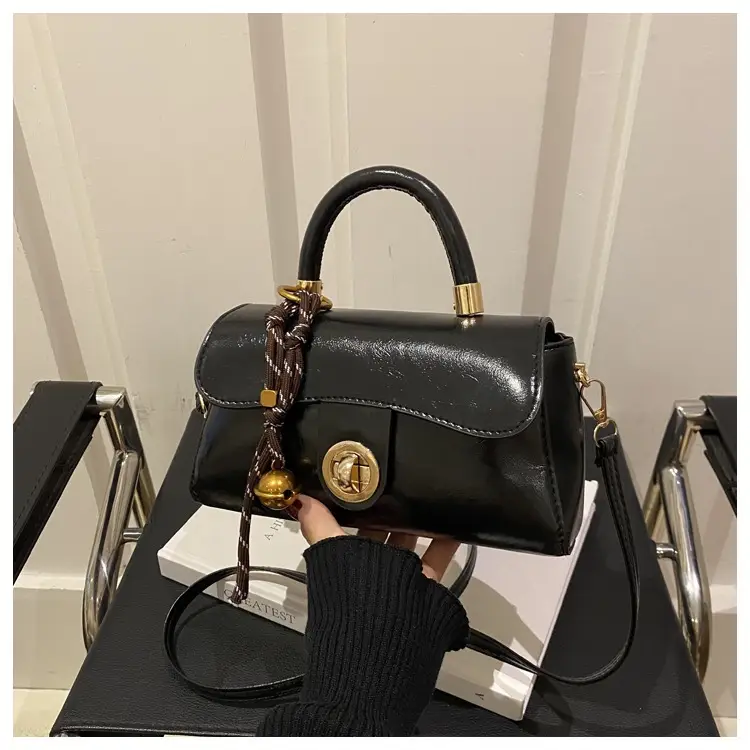 Women's Green Square Shoulder Bag with Chain Strap — feature 15