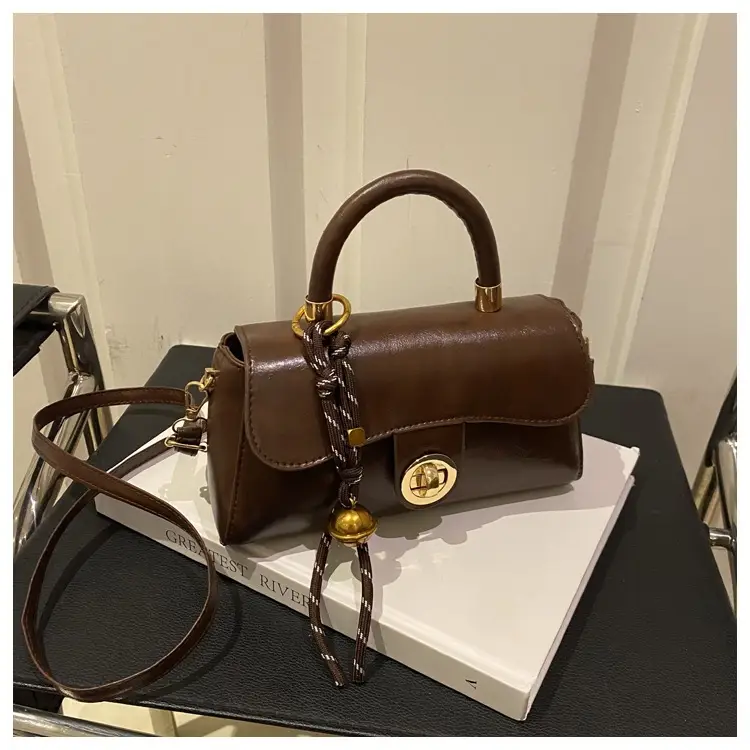 Women's Green Square Shoulder Bag with Chain Strap — feature 20