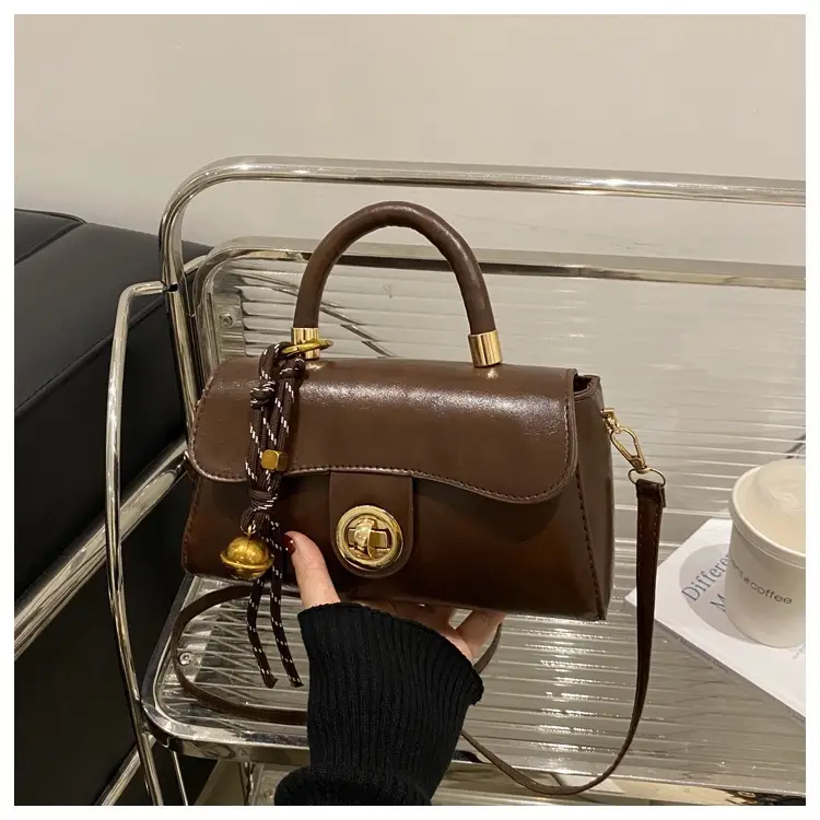 Women's Green Square Shoulder Bag with Chain Strap — feature 24