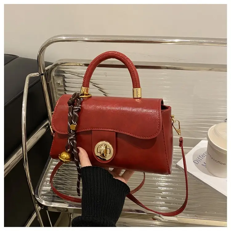 Women's Green Square Shoulder Bag with Chain Strap — feature 26