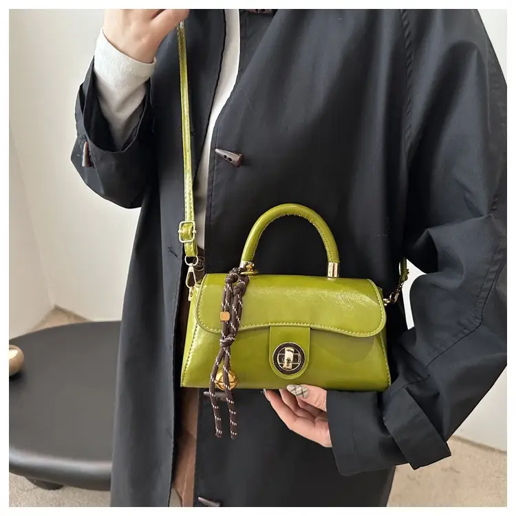 Women's Green Square Shoulder Bag with Chain Strap — feature 29