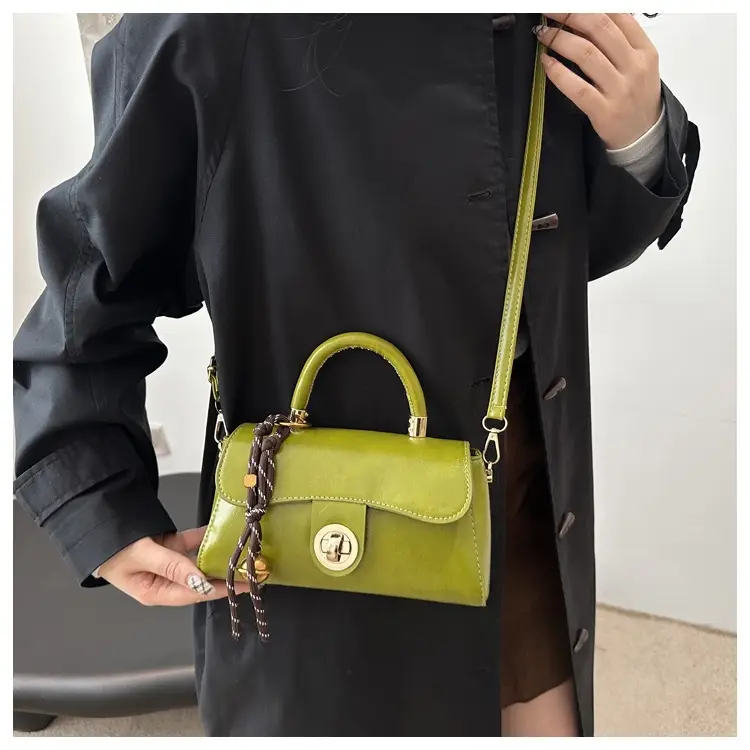 Women's Green Square Shoulder Bag with Chain Strap — feature 30