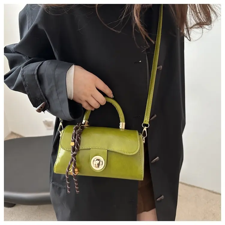 Women's Green Square Shoulder Bag with Chain Strap — feature 31