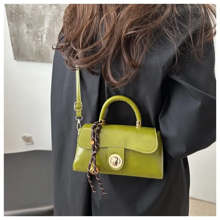 Women's Green Square Shoulder Bag with Chain Strap — feature 32