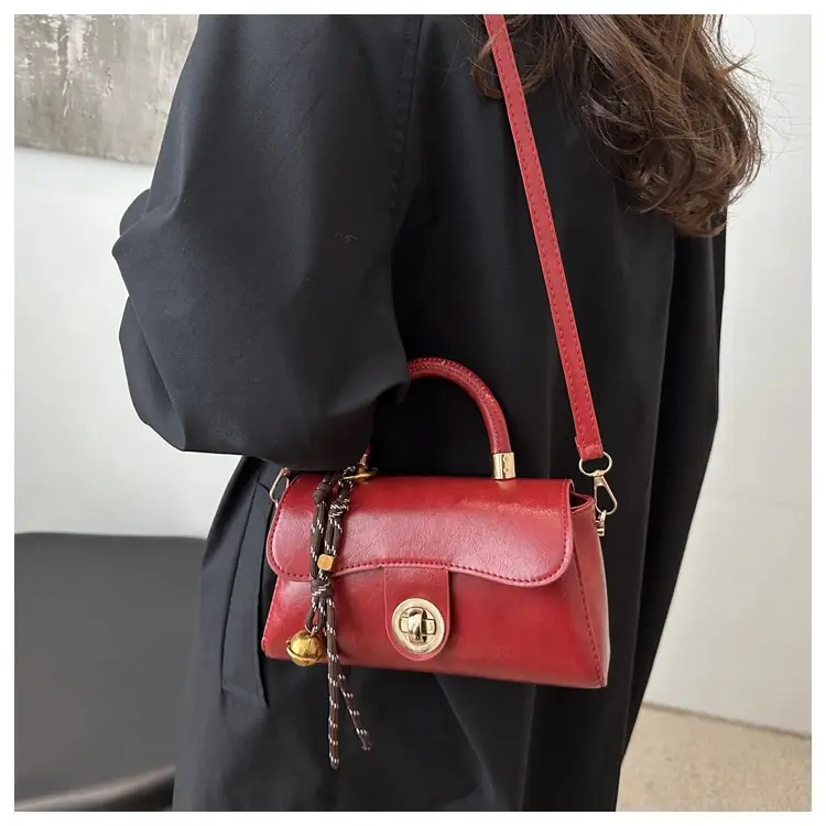 Women's Green Square Shoulder Bag with Chain Strap — feature 33