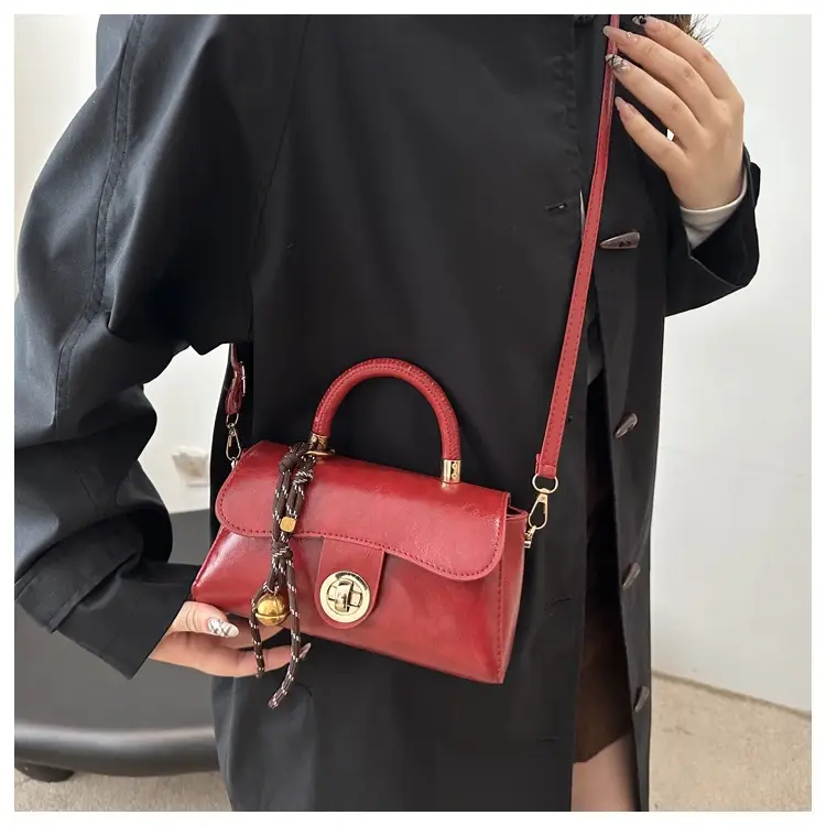 Women's Green Square Shoulder Bag with Chain Strap — feature 36