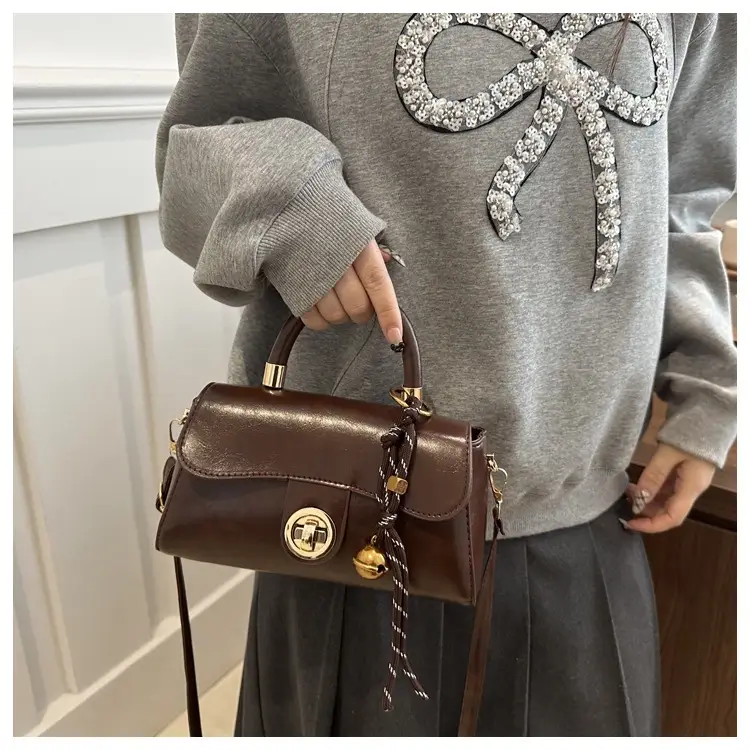 Women's Green Square Shoulder Bag with Chain Strap — feature 39
