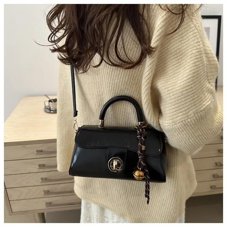 Women's Green Square Shoulder Bag with Chain Strap — feature 43