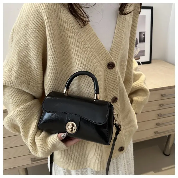 Women's Green Square Shoulder Bag with Chain Strap — feature 44