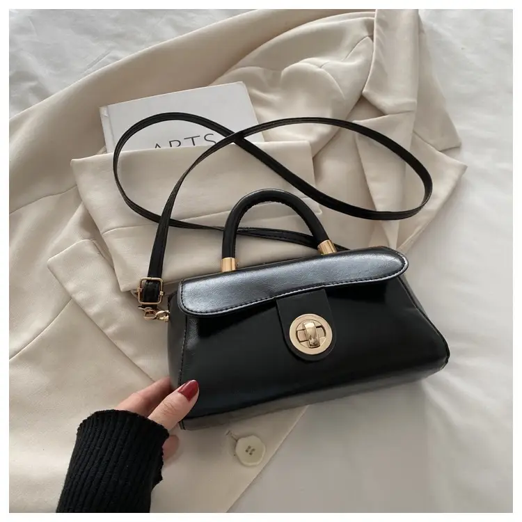 Women's Green Square Shoulder Bag with Chain Strap - Image 5