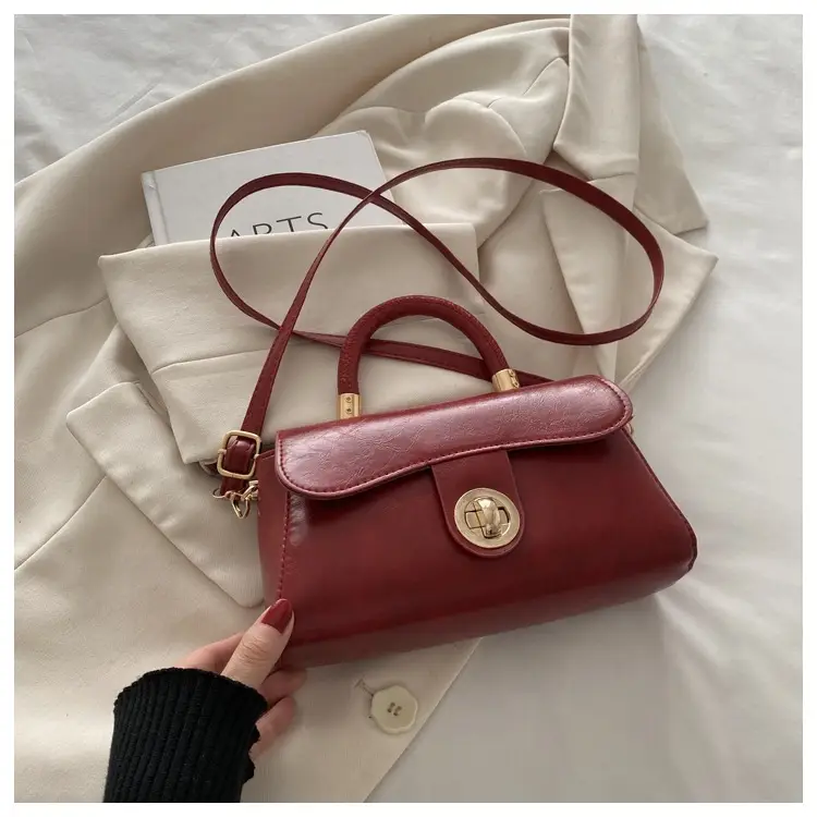 Women's Green Square Shoulder Bag with Chain Strap - Image 7