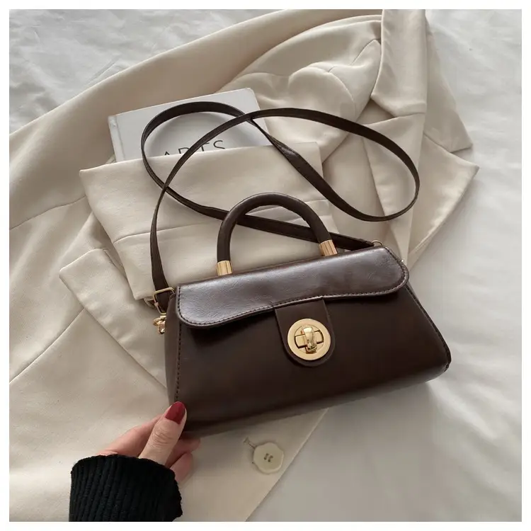 Women's Green Square Shoulder Bag with Chain Strap - Image 8