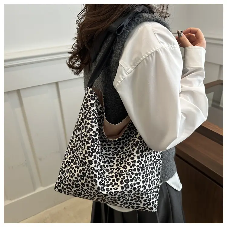 Leopard Leather Shoulder Bag Black 2024 — feature 11