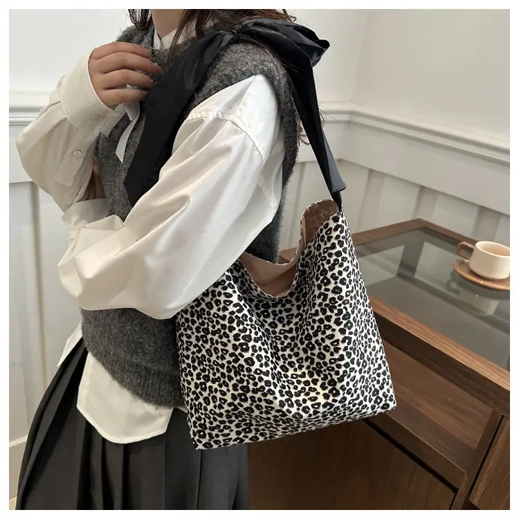Leopard Leather Shoulder Bag Black 2024 — feature 12