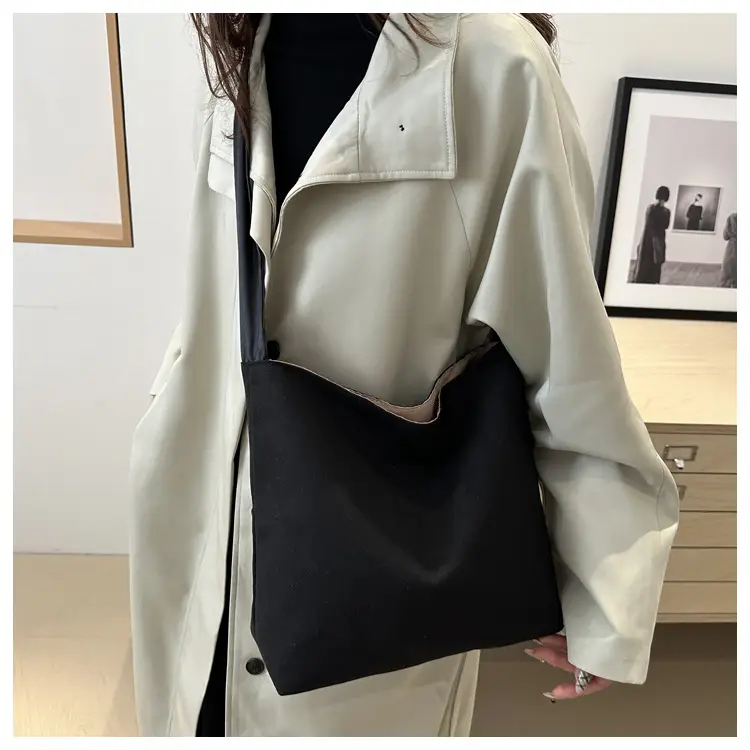 Leopard Leather Shoulder Bag Black 2024 — feature 14