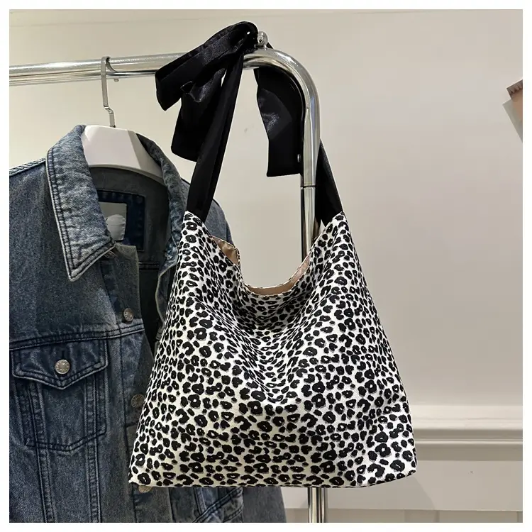 Leopard Leather Shoulder Bag Black 2024 — feature 16